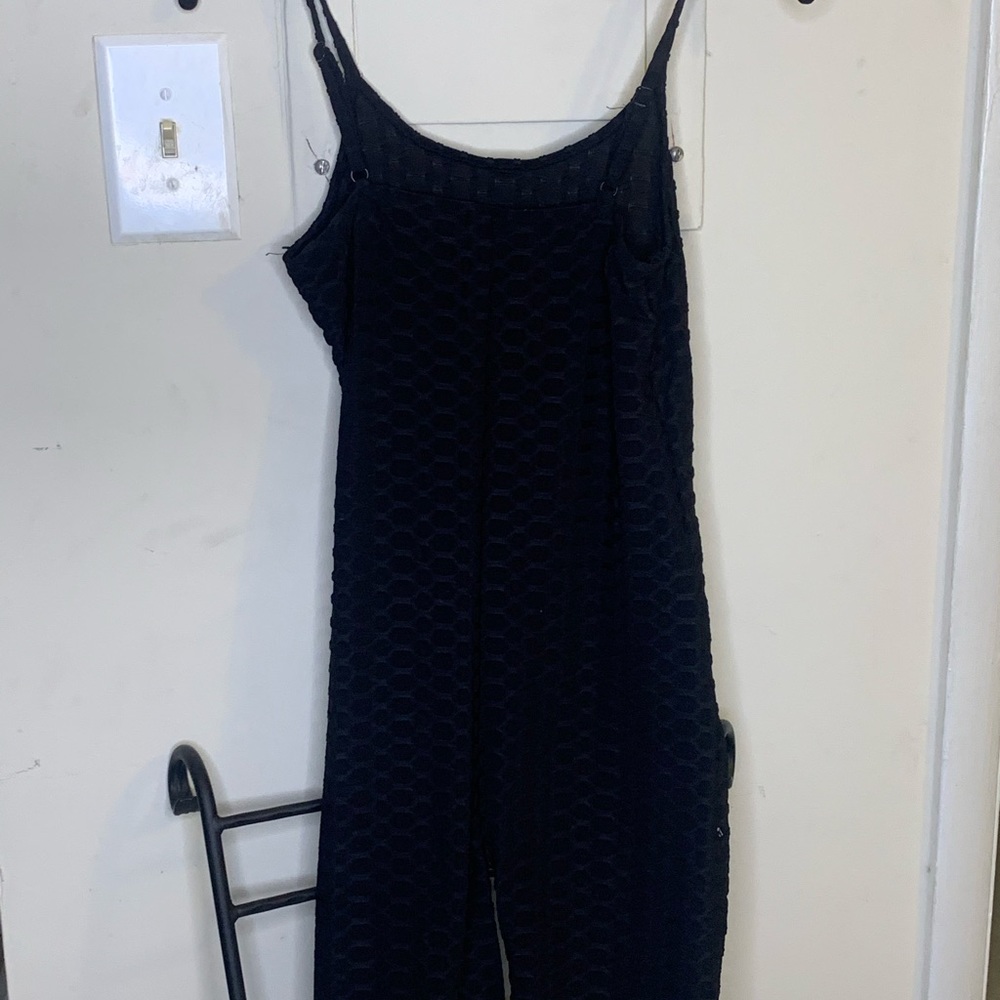 Black fitness jumper